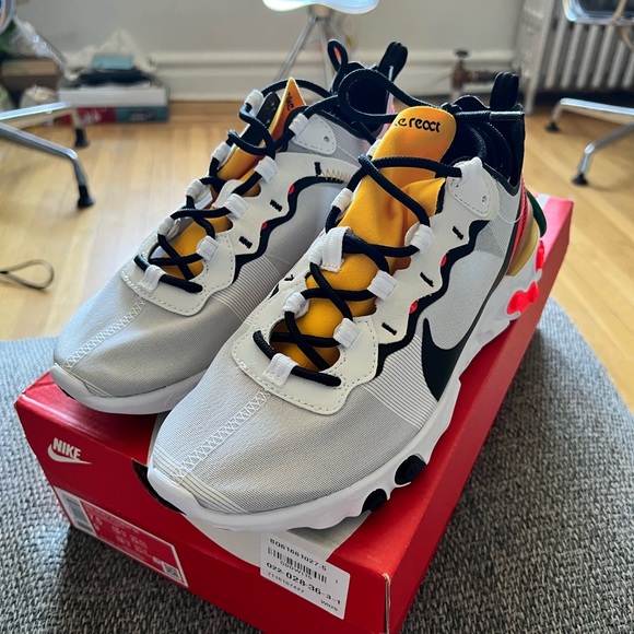 Nike Shoes - Nike React Element 55